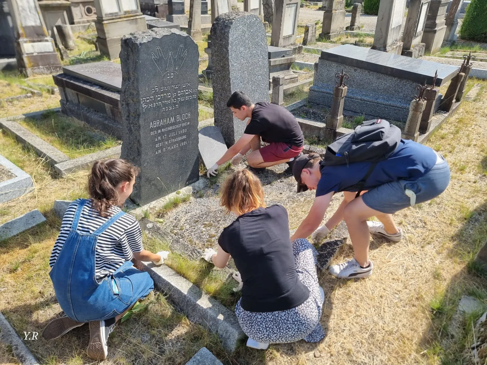 Nos jeunes bénévoles de retour au cimetière de Cronenbourg !