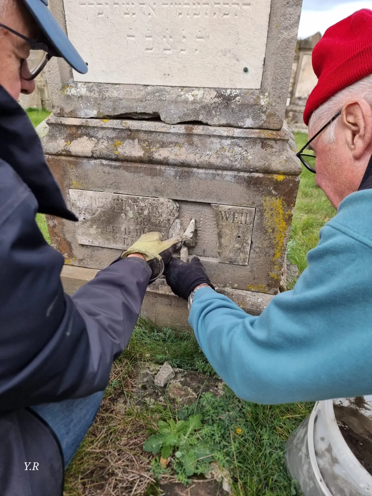 Il y a toujours de quoi faire au cimetière de Fegersheim !