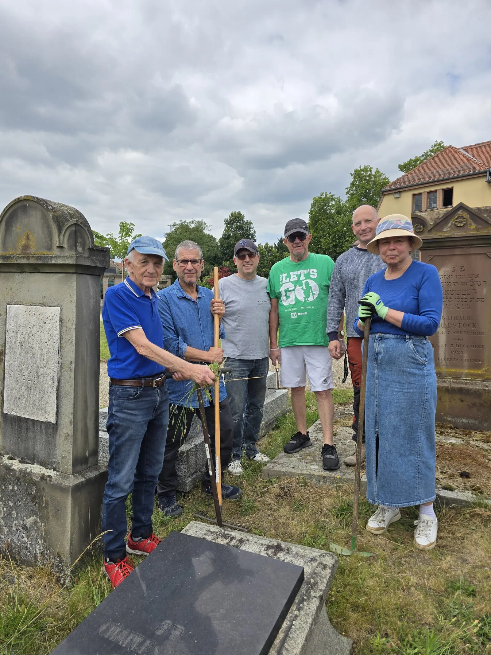 Entretien solidaire au cimetière de Cronenbourg
